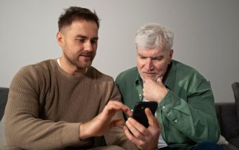 How To Set Up a Mobile For Older People